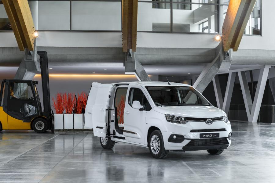  Toyota ProAce City Van 2019 года  (EU) (фото 3 из 53)